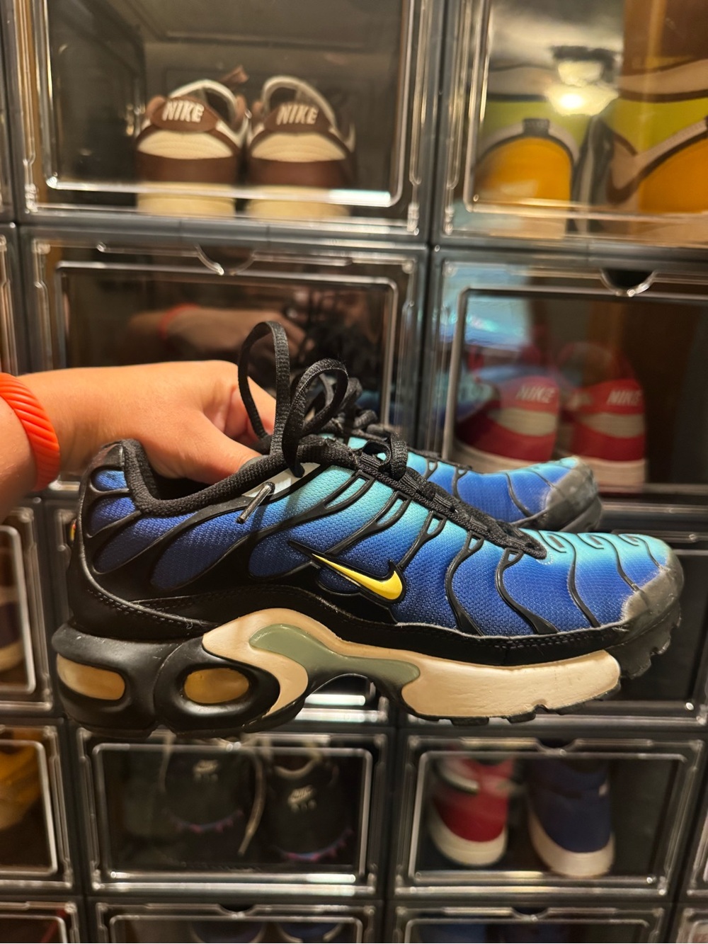 Nike Kids Blue Gradient Sneakers with Yellow Swoosh